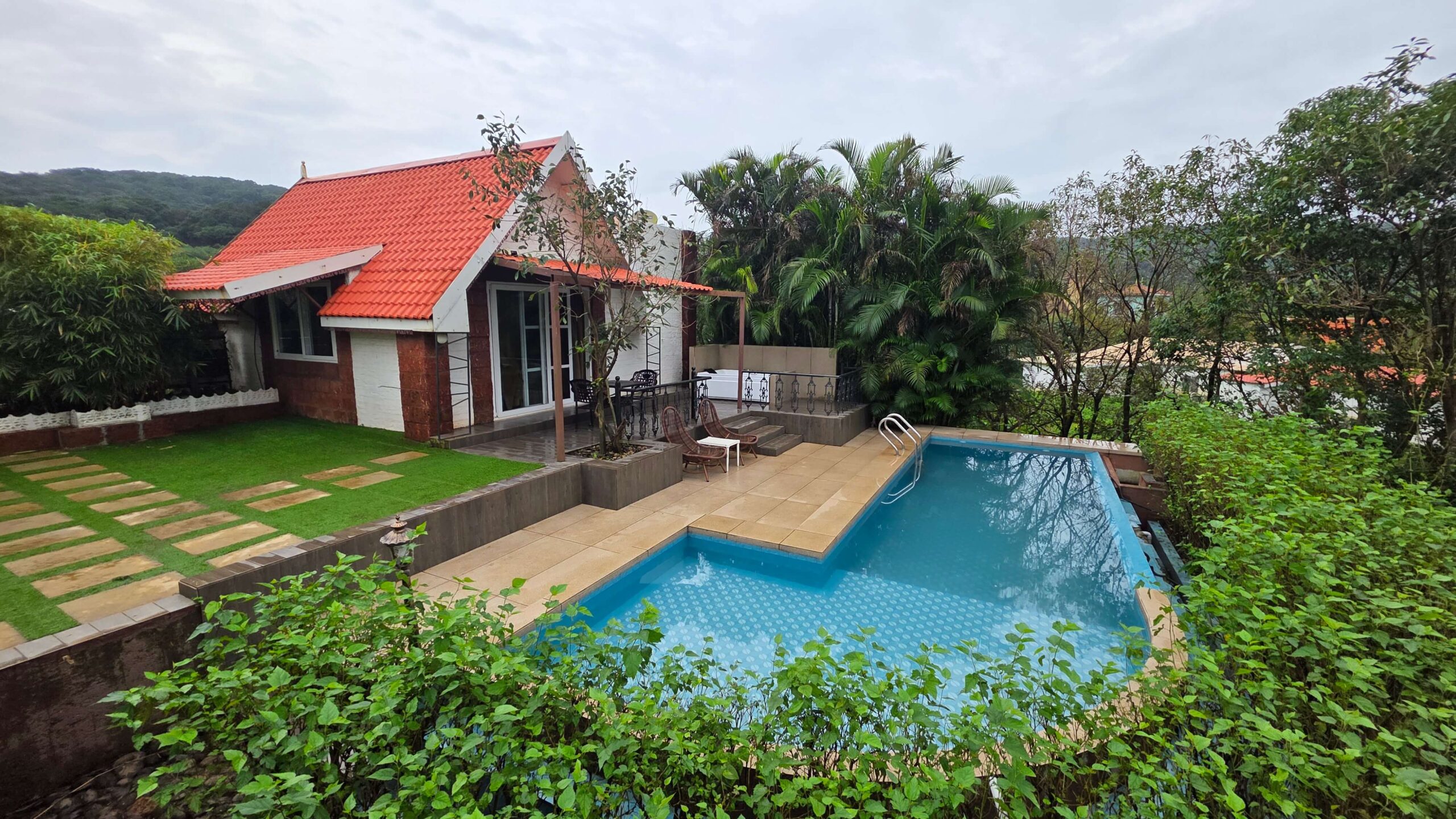 10 Best Hotels in Lonavala with Bathtubs & Jacuzzi Villas